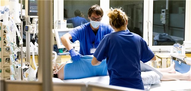 Intensivstation der Uniklinik Kiel. Die Corona-Pandemie macht vielen Krankenhäusern wirtschaftlich zu schaffen.