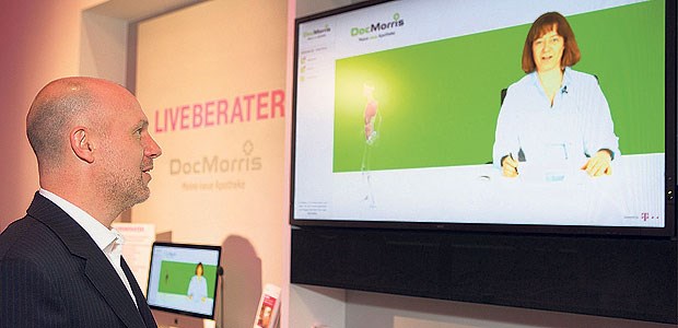 Interaktive Live-Beratung via Web: Auf der CeBIT 2014 demonstrierte Prof. Dr. Christian Franken, Chief PharmaceuticalOfficer bei DocMorris, wie die Beratung mit dem neuen Tool der Telekom funktioniert.