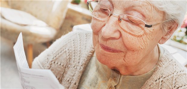 Interessiert und motiviert: Bei diesen Patienten ist die Chance auf eine leitlinienkonforme Therapie größer. (Symbolbild mit Fotomodell)