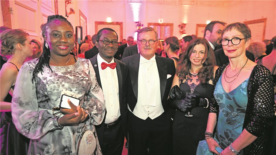 Internationale Ärzteprominenz: Dr. Osahon Enabulele, MHPM, Gattin Joan und Dr. F...