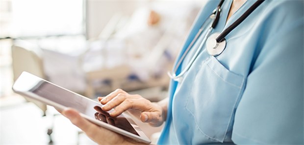 Digitalisierung in Kliniken: Potenziale ausschöpfen! Internet im Krankenhaus: Ärzte wie auch Patienten können es nutzen, um sich auf den aktuellsten Stand zu bringen.