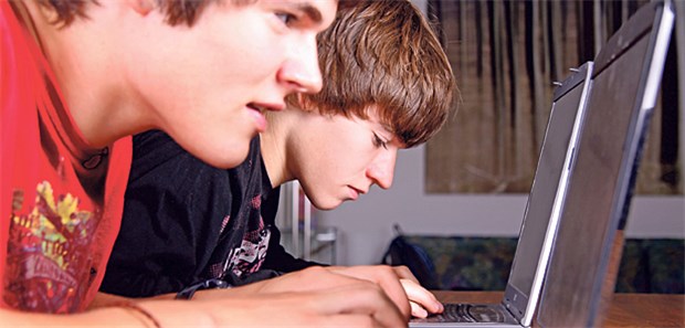 Hirn tickt wie bei Drogenabhängigen Internetsucht - offenbar etwas Ähnliches wie krankhafte Glücksspielsucht.