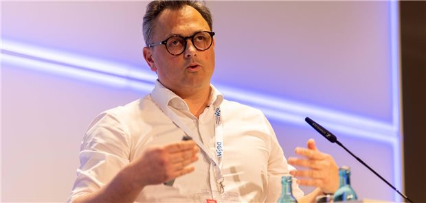 Internist und Intensivmediziner Professor Christian Karagiannidis appellierte beim DGIM-Kongress: Die ärztliche Weiterbildung müssen in Zukunft sektorenübergreifender gedacht werden.