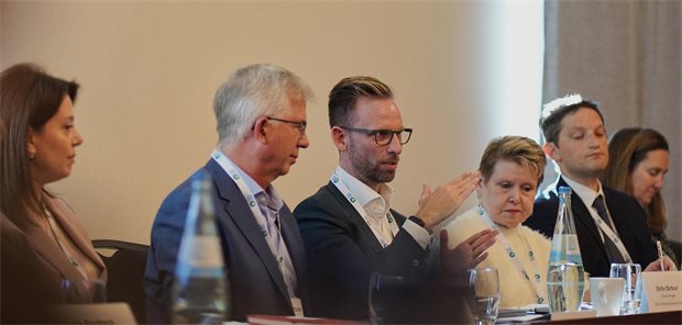 Medizinischer Fortschritt: „Zwei von drei Krebspatientinnen leben heute länger als fünf Jahre nach d Internist und früherer FDP-Abgeordneter Professor Andrew Ullmann (l.) neben Stefan Barbour, Geschäftsführer von „BeOne Medicines Deutschland“.