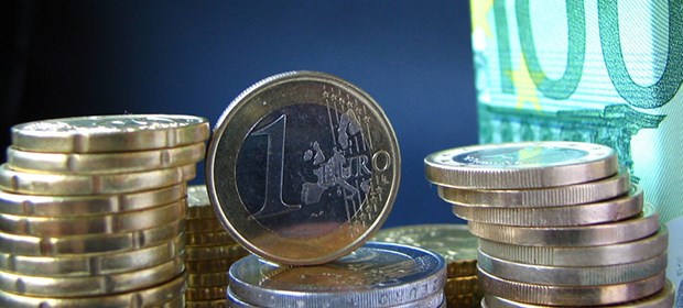 Erfolgsgebühr drückt auf die Rendite Investmentvehikel ohne Performance Fee erzielen einen höheren durchschnittlichen Jahresertrag als Fonds, die Erfolgsprämien verlangen.
