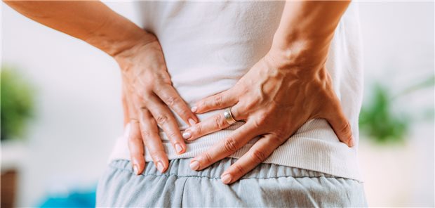 Ischiasschmerzen: Eine aktuelle Metaanalyse lieferte nicht genug Evidenz, um Empfehlungen zur Wirksamkeit physiotherapeutischer Interventionen auszusprechen.