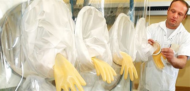 Täglich Ebola-Alarm in Deutschland Isolierstation in Berlin, Virchow-Klinikum.