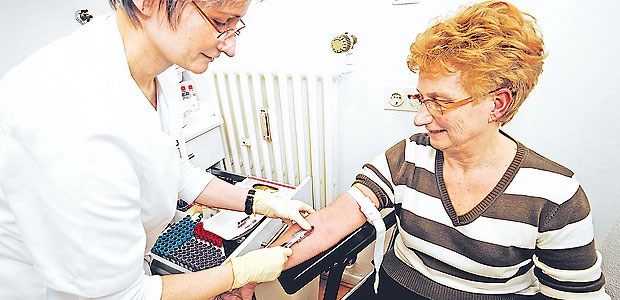 Ist das LDL bei dieser Patientin erhöht? Bei Diabetikern gelten strengere Empfehlungen für eine Statintherapie als bei Nicht-Diabetikern.