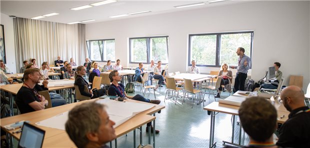 Ist das die Zukunft der Primärversorgung? Gut besucht war der Workshop der DEGAM-Arbeitsgruppe Soziale Gesundheit zu den integrierten Primärversorgungszentren am Freitag.
