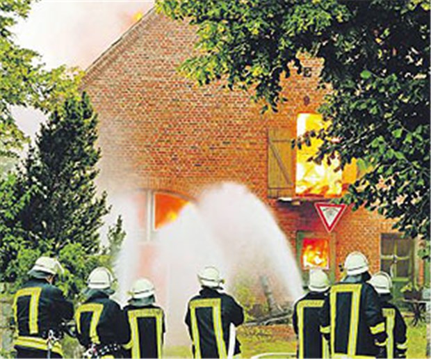 Ausgebrannte Praxis: In diesen Fällen gibt's den Neuwert Ist die Feuerwehr mit ihrer Arbeit fertig, beginnt für den Praxisinhaber die Frist zum Wiederaufbau.