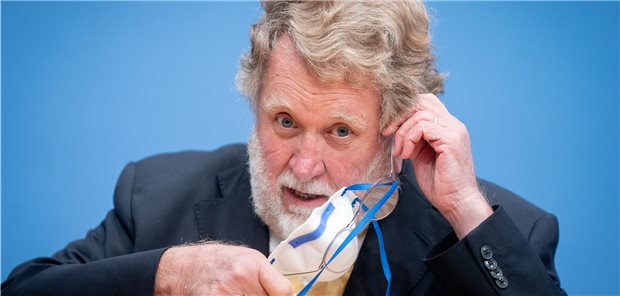 STIKO-Chef Mertens kritisiert Drängen auf COVID-Impfung für Kinder Thomas Mertens, Vorsitzender der Ständigen Impfkommission (STIKO), Anfang November 2020 in der Bundespressekonferenz