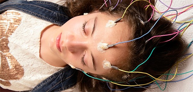 Frühe Gehirn-Op verhindert Epilepsie-Anfälle Ist per EEG und anderen bildgebenden Verfahren die Gehirnregion identifiziert, die epileptische Anfälle bedingt, kann oft eine Operation helfen. In einer aktuellen Studie war der Eingriff bei 65 Prozent aller operierten Kinder erfolgreich.