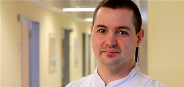 Ivan Ivanov, Assistenzarzt in der chirurgischen Abteilung des St. Carolus Krankenhauses in Görlitz, lebt seit Anfang 2020 mit seiner Familie in Deutschland.