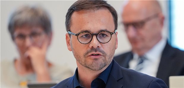 Brandenburger Gesundheits-Volksinitiative könnte unzulässig sein Jan Redmann, Fraktionschef der CDU im Landtag Brandenburg, kündigte an, sich mit den Gutachten zur Volksinitiative erst auseinanderzusetzen zu wollen.