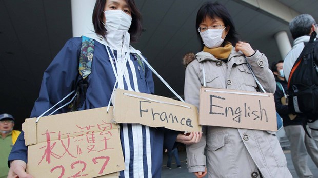 Bürokratie und Stolz: Helfer machen in Japan neue Erfahrungen Japanische Freiwillige, die sich ausländischen Hilfskräften als Dolmetscher anbieten: Für viele Helfer ist der Einsatz in Nippon eine völlig neue Erfahrung.