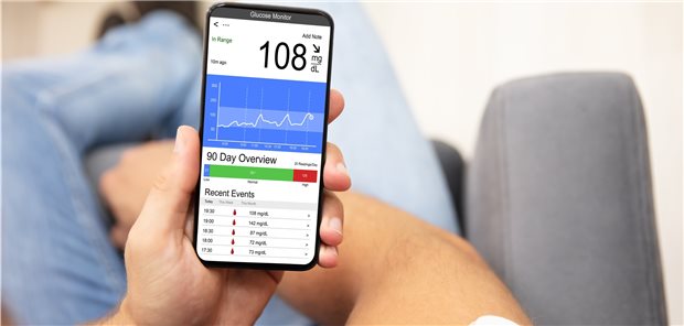 Je nachdem, was die App-Lösung alles kann, könnte sie sich für eine Digitale Gesundheitslösung auf Rezept qualifizieren. Bisher gilt das aber nur für Apps mit Medizinprodukten der Klasssen I und IIa. Das Einbinden höherklassiger Medizinprodukte ist gesetzlich bisher nicht vorgesehen.