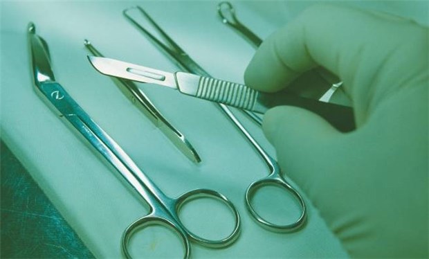 Checklisten sollen die Op sicherer machen Jeder Handgriff muss stimmen: Schätzungen zufolge kommt es in deutschen Kliniken jährlich zu 12 000 Behandlungsfehlern.