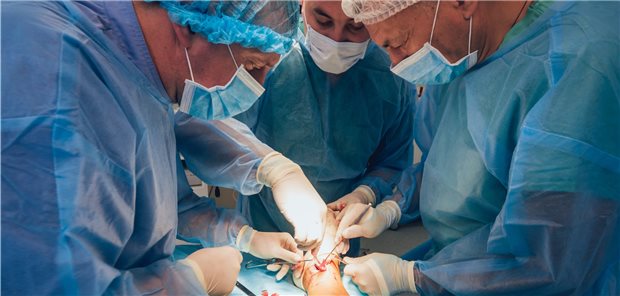 Wie Schmerzen nach einer Operation besser lindern? Jeder zweite Patient klagt nach einer Operation über Schmerzen. Ärzte wollen jetzt herausfinden, wie diese besser gelindert werden können.