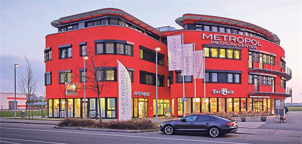 Jedes Ärztehaus setzt eigene Schwerpunkte: 12 Arztpraxen haben sich zum Beispiel im Metropol Medical Center in Nürnberg niedergelassen, außerdem gibt es eine Privatklinik und ein Operationszentrum.