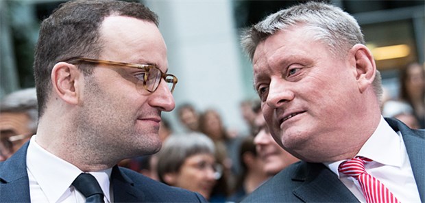 Spahnender erster Arbeitstag Jens Spahn hat die Nachfolge von Hermann Gröhe als Bundesgesundheitsminister angetreten.
