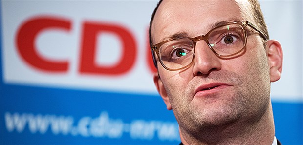Spahn rudert bei Aussage zu kriminellen Asylbewerbern zurück Jens Spahn strebt den Vorsitz in der CDU an.
