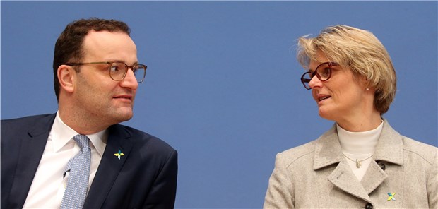 Regierung investiert Millionen in die Krebsforschung Jens Spahn und Anja Karliczek wollen den Kampf gegen Krebs verstärken.