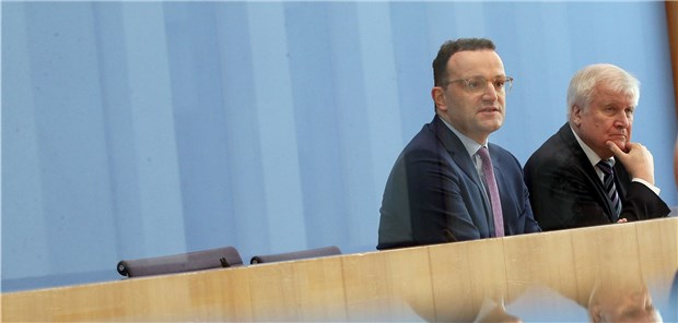 Nationaler Krisenstab gegen das Coronavirus gebildet Jens Spahn und Horst Seefhofer: „Wir stehen am Beginn einer Coronavirus-Epidemie.“