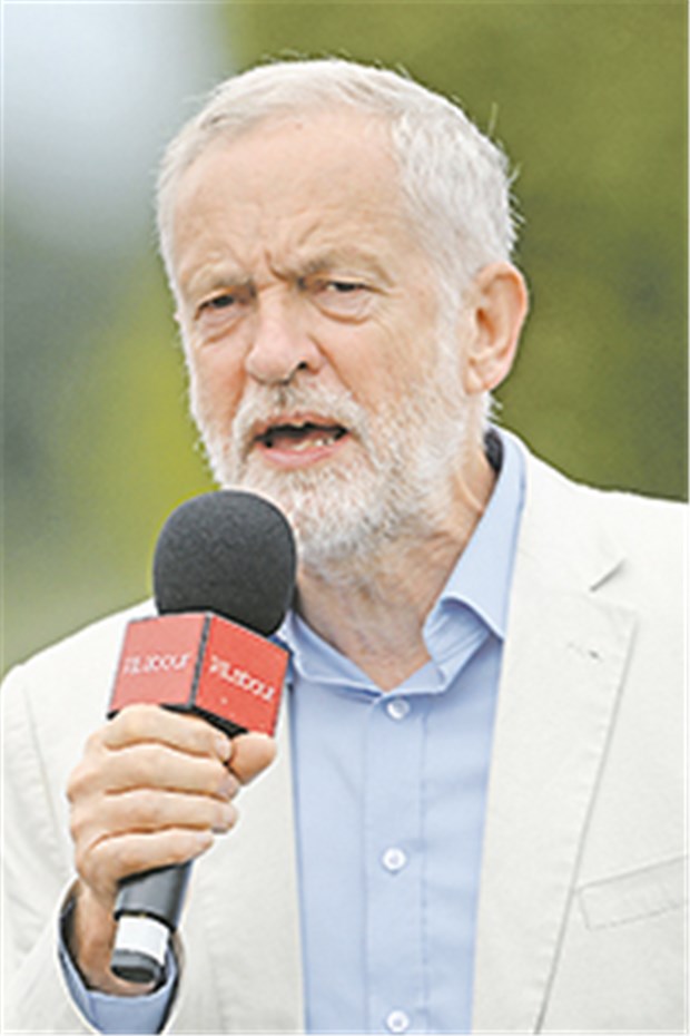 NHS-Patienten vor OP: Ab in die Warteschlange Jeremy Corbyn, Vorsitzender der Labour-Partei, verlangt eine politischen Kurswechsel und mehr staatliche Mittel für den NHS.