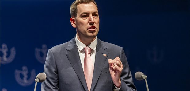 Jesse Ehrenfeld, Präsident der American Medical Association, bekam stehende Ovationen für seinen Beitrag beim Deutschen Ärztetag.