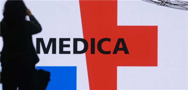 Strack-Zimmermann kritisiert Beteiligung iranischer Firmen an Medica a fairgoer is seen take picture of the logo of Medica exhibition during the opening day of Medica 2022, a medical technology and health care exhibition in Duesseldorf, Germany on Nov 14, 2022