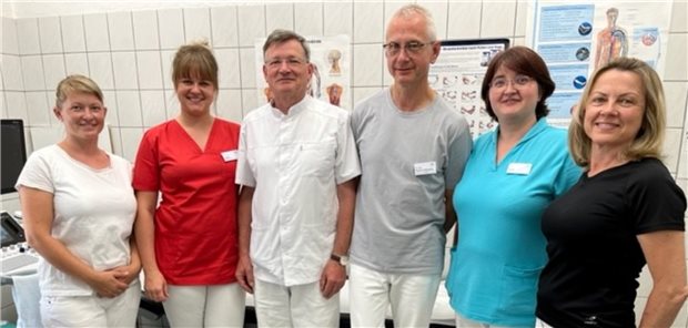 Elbland Polikliniken übernehmen chirurgische Gemeinschaftspraxis in Riesa Jetzt für die Elbland Polikliniken tätig: das Praxisteam der chirurgischen Praxis von Dr. Thomas Haberland und Wolfram Thieme in Riesa.