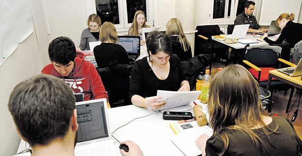 Die Nacht der aufgeschobenen Hausarbeiten Jetzt geht’s los: Göttinger Studenten bei Hausarbeiten, die sie gerne abschließen wollen.