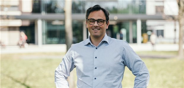 „Jetzt zeigen sich die Anstrengung der vergangenen zwei Jahre und die aktuell hohen Infektionszahlen“, sagt Prof. Christian Karagiannidis, Leitender Oberarzt der Kliniken Köln.