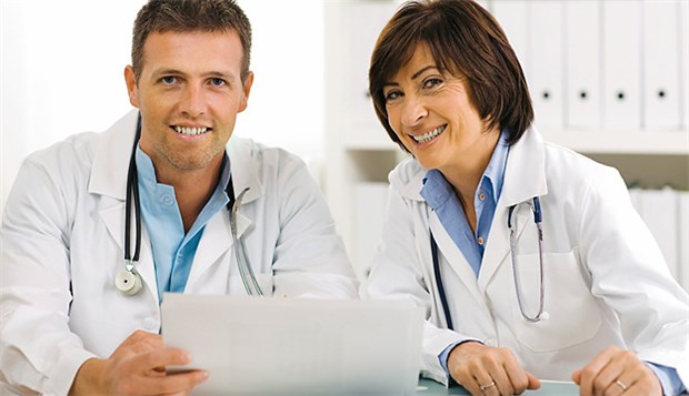 Jobsharing kann bei der Arbeit in der Praxis entlasten, Garant für Mehreinnahmen ist es aber nicht.