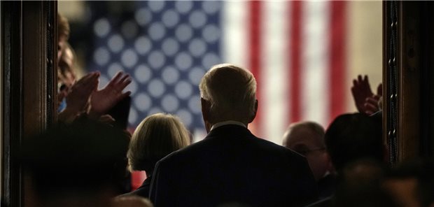 Joe Biden, Präsident der USA, betritt den Saal im Kapitol, in dem er seine Rede halten wird: Die Atmosphäre war während seiner State of the Union-Ansprache stellenweise aufgeheizt.