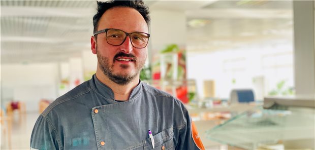 Ein Spitzenkoch in der Krankenhaus-Kantine Jörg Thiele will regional und gesund kochen.