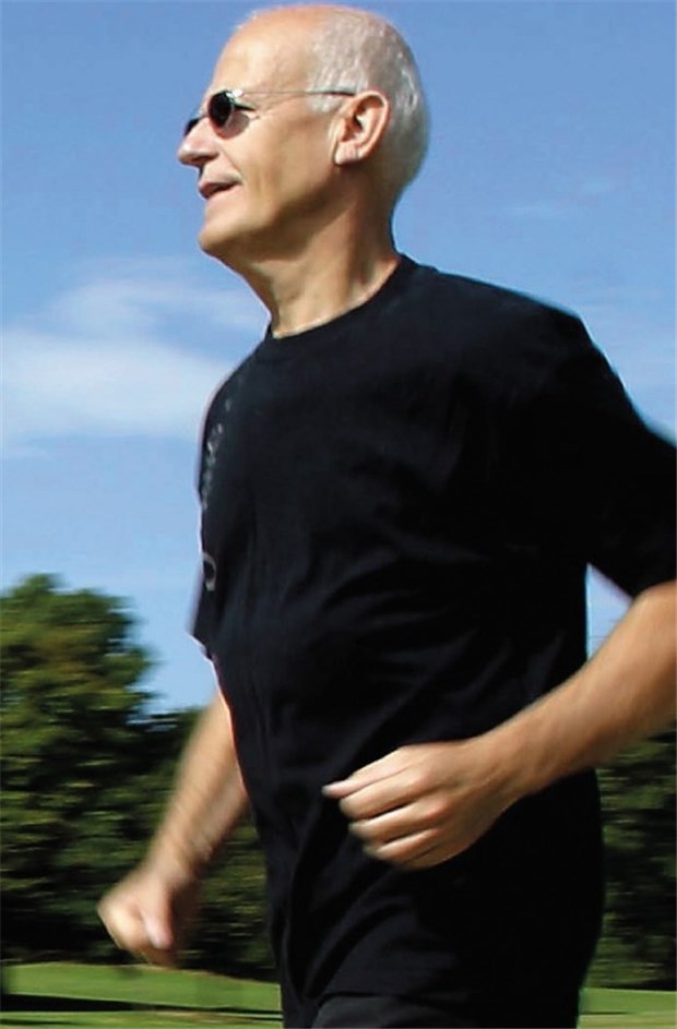 Joggen nach langer Pause? Belastungs-EKG ist ein Muss Joggen hält auch alte Menschen gesund. Wer jedoch erst spät damit anfängt, sollte sich zuvor auf Herz und Nieren prüfen lassen.