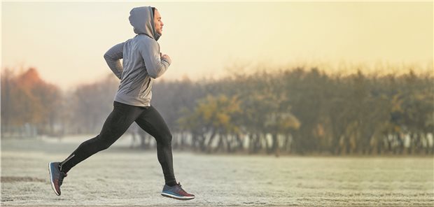 Hypogefahr trotz relativ geringer Basalrate Joggen in der Kälte: Bei sporttreibenden Diabetikern ist die Berechnung des Insulinbolus sehr schwierig.