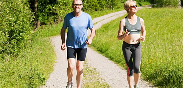 Wer gemächlich joggt, lebt länger Joggen in gemächlichem Tempo ist gesünder als rasen, zeigt eine Studie.