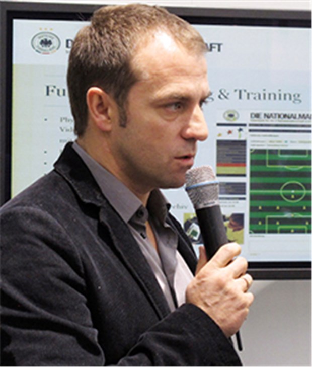 E-Health - das gibt's auch für Nationalspieler Jogi Löws Assistent beim Vortrag über den DFB-Performer am Stand von ICW in Halle 15.