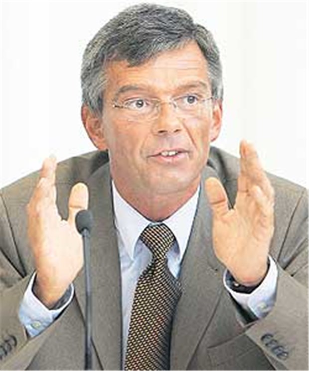 Hecken: Neuer Anlauf auf GBA-Vorsitz Josef Hecken (CDU) nimmt den Wechsel auf den Stuhl des unparteiischen Vorsitzenden des Gemeinsamen Bundesausschusses ins Visier.