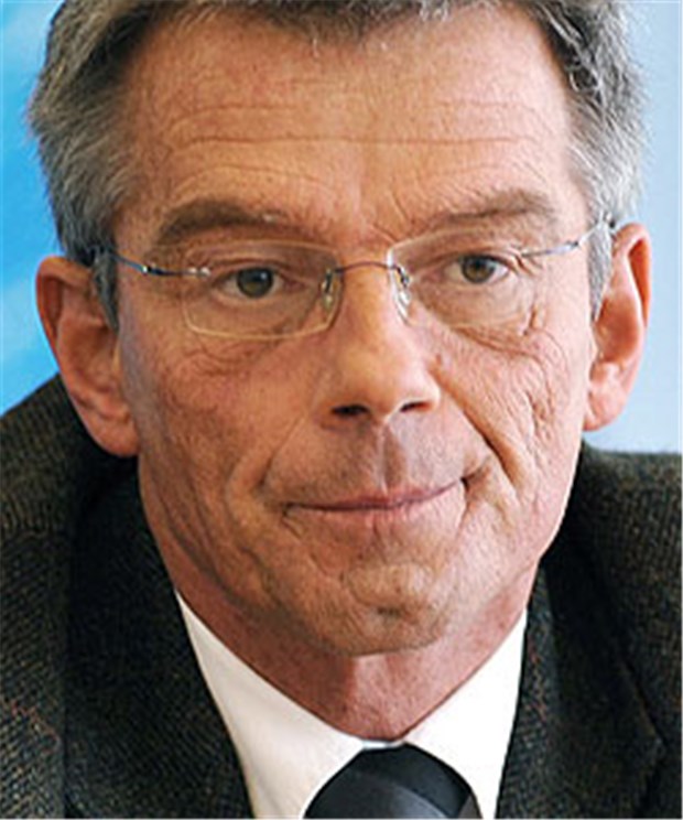 GBA: Neue Bedarfsplanungsrichtlinie angekündigt Josef Hecken löste Dr. Rainer Hess als GBA-Vorsitzenden ab.