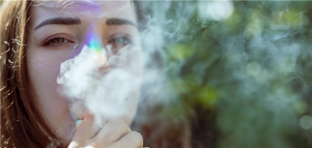 Juckreiz, Rötung, Trockenheit, Blendungsgefühl, Verschwommensehen, Kopfschmerzen und häufigere Schmerzen, Brennen: Vielfältig waren die Augensymptome, die Raucherinnen und Raucher schilderten.&#xA;
