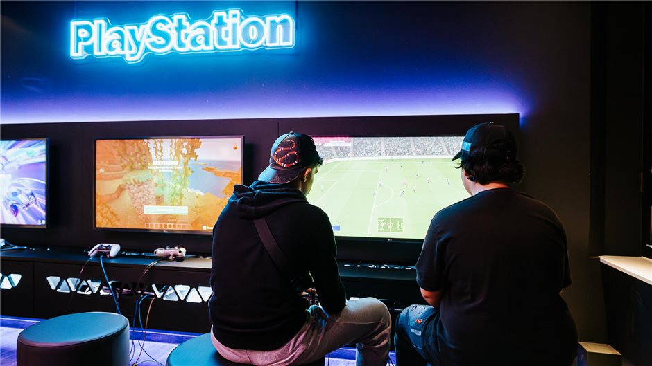 Jugendliche an der Playstation, bei „Cologne Smiles“ ist das ein gewohntes Bild.