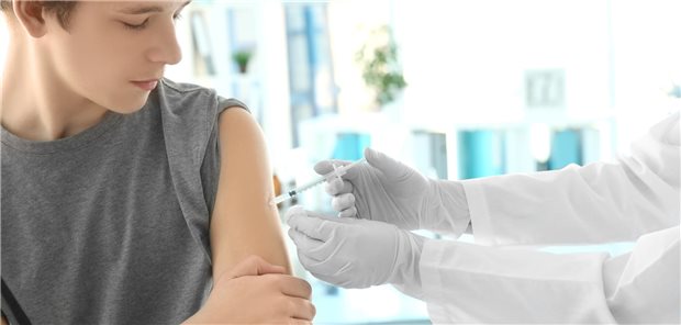 Jugendliche sind nach einer Corona-Impfung eine Studie zufolge besser vor Long-COVID geschützt als jüngere Kinder.