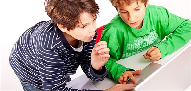 Wenn das Internet für Kids zur Sucht wird Jugendliche und junge Erwachsene im Alter zwischen 12 und 25 Jahren sind durchschnittlich 22 Stunden pro Woche online.