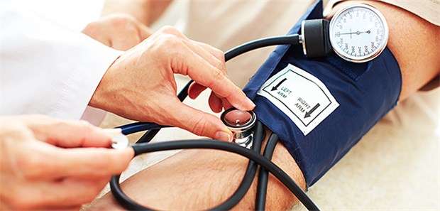 Bluthochdruck schädigt schon Gehirne junger Menschen Junge Hochdruck-Patienten weisen in den gleichen Hirnarealen Volumenänderungen auf wie ältere Hypertoniker.