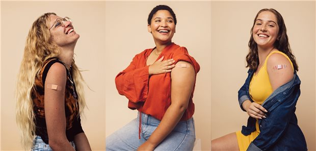 Junge Menschen nach COVID-Impfung: Nachdem sich bei Jüngeren sehr seltene Hirnvenenthrombosen in Zusammenhang mit dem AstraZeneca-Impfstoff häuften, empfahl die STIKO, dass unter 60-Jährige ihre damit begonnene Impfserie auch mit einem mRNA-Impfstoff abschließen können.