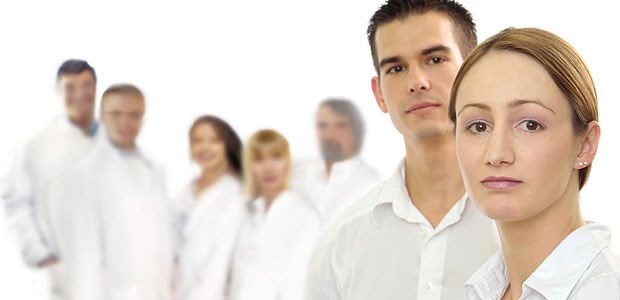 Oftmals wenig anziehend für Generation 50 plus Junge Mitarbeiter sind häufig im Fokus, ältere hingegen im Hintergrund.