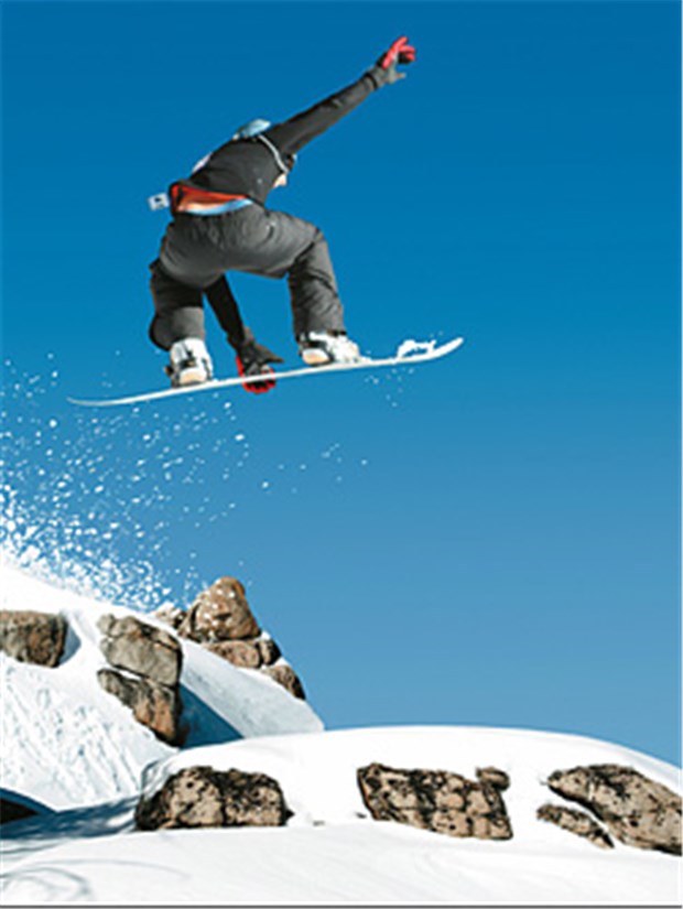 Jungen haben's tatsächlich schwer! Jungen verführt die Abenteuerlust zu riskanten Sportarten wie Snowboarden. Treibende Kraft ist möglicherweise das Testosteron.